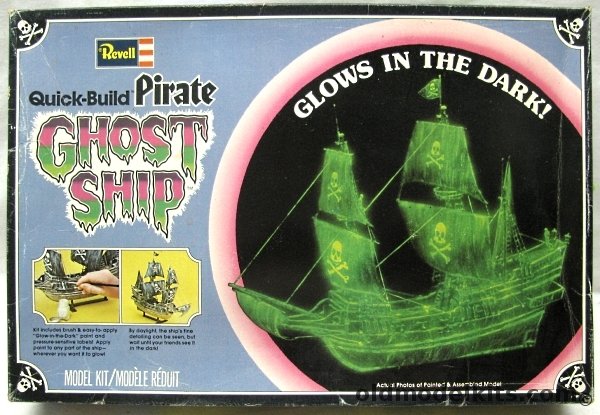Revell 1/96 Pirate Ghost Ship (ex-Golden Hind) - with Glow in the Dark Paint and Markings, H519 plastic model kit